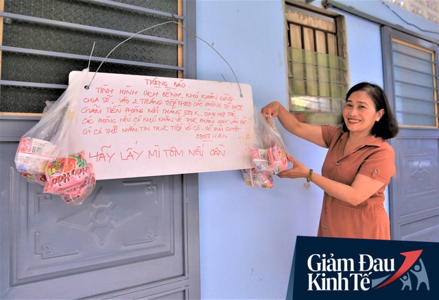 Nhiều chủ nhà trọ ở Đà Nẵng giảm tiền, phát mì tôm miễn phí: Người thuê trọ bật khóc vì xúc động - Ảnh 6.