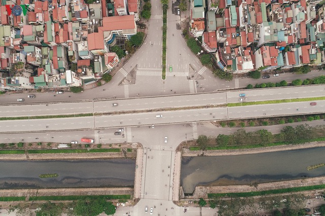 Ngắm nhìn đường phố Hà Nội từ trên cao trước ngày cách ly xã hội - Ảnh 6.