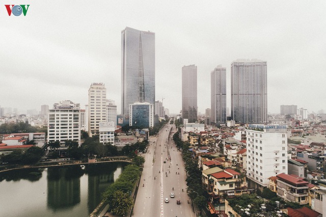 Ngắm nhìn đường phố Hà Nội từ trên cao trước ngày cách ly xã hội - Ảnh 9.