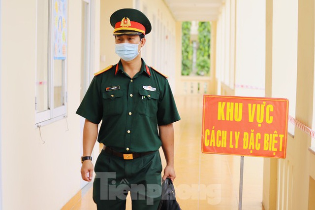 Bên trong khu cách ly dịch bệnh Covid-19 gần sân bay Tân Sơn Nhất - Ảnh 2.