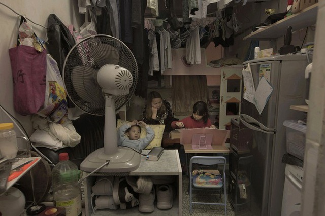 Ám ảnh cuộc sống trong những căn hộ quan tài ở Hong Kong - Ảnh 6.