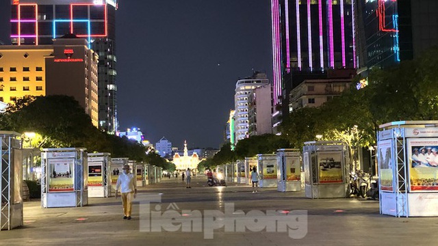 Sài Gòn đêm trước cách ly toàn xã hội - Ảnh 9.