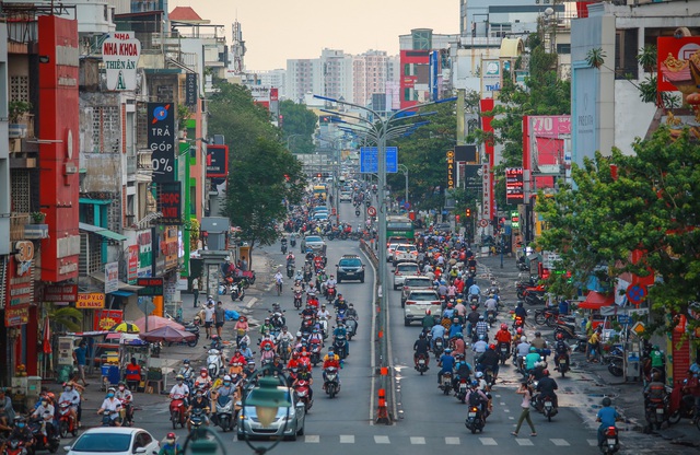  Sài Gòn đông đúc khi sắp kết thúc đợt cách ly toàn xã hội 14 ngày - Ảnh 5.