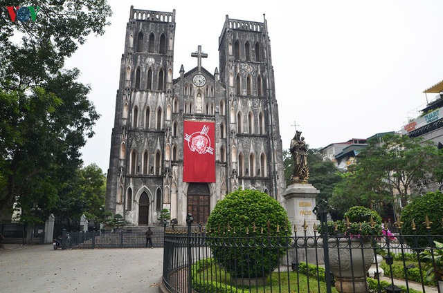 Ảnh: Nhà thờ ở Hà Nội vắng lặng dịp Lễ Phục sinh, tổ chức trực tuyến tránh Covid-19 - Ảnh 1.