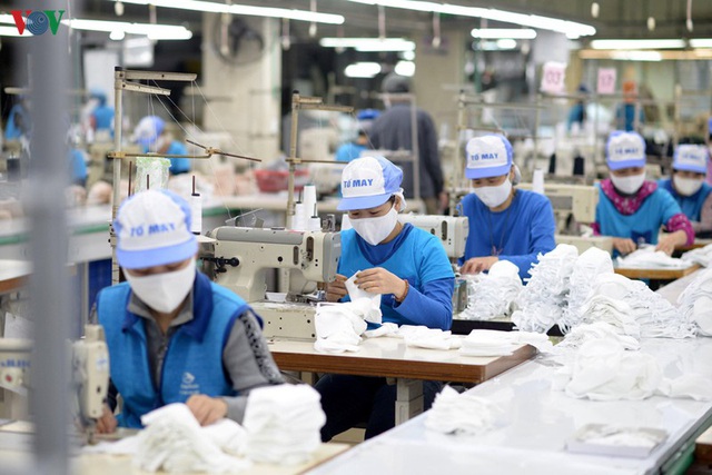 Sản xuất khẩu trang vải là giải pháp tình thế hữu hiệu của DN dệt may - Ảnh 1.