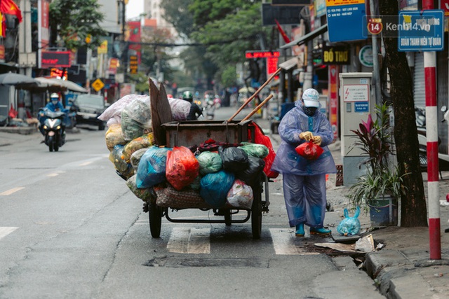 Có những người vẫn phải làm việc giữa thời kỳ cách ly: Chúng tôi ra đường vì các bạn, các bạn hãy ở nhà vì chúng ta - Ảnh 11.