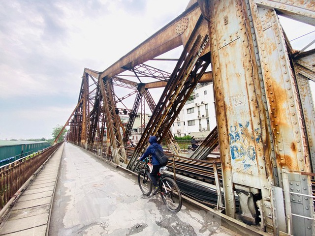 Nườm nượp người tập thể dục trên cầu Long Biên chiều cuối tuần - Ảnh 16.