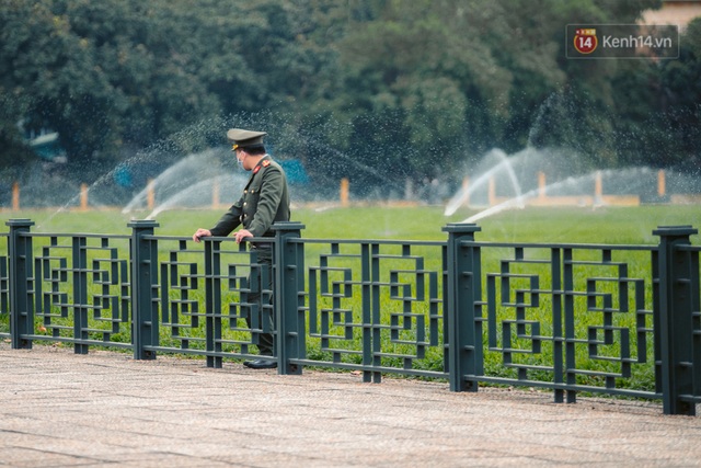 Có những người vẫn phải làm việc giữa thời kỳ cách ly: Chúng tôi ra đường vì các bạn, các bạn hãy ở nhà vì chúng ta - Ảnh 19.