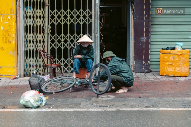 Có những người vẫn phải làm việc giữa thời kỳ cách ly: Chúng tôi ra đường vì các bạn, các bạn hãy ở nhà vì chúng ta - Ảnh 26.