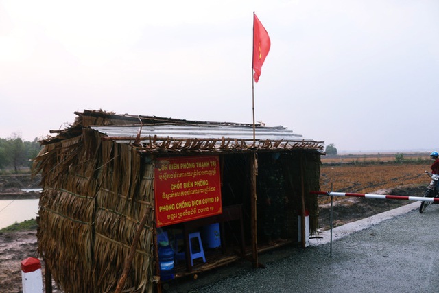 BIÊN CƯƠNG TÂY NAM: Đợi hết dịch, con sẽ về gửi lại trên bàn thờ bố chiếc khăn tang… - Ảnh 12.