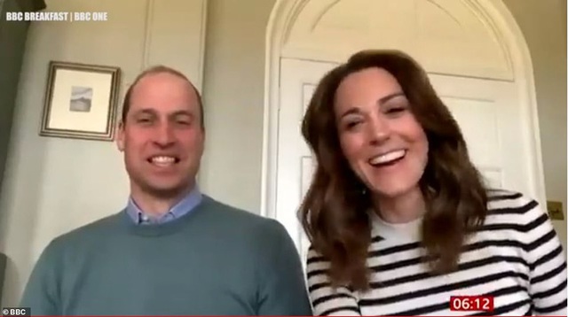 Trong khi Meghan đi phát thức ăn từ thiện, vợ chồng Công nương Kate chiếm sóng bằng cuộc phỏng vấn cởi mở, chia sẻ suy nghĩ về gia đình hoàng gia - Ảnh 2.
