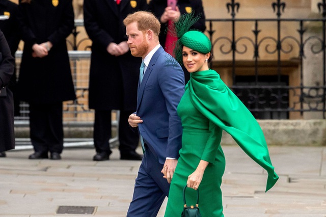 Meghan Markle bị đánh giá là hành xử như thiếu niên hư hỏng còn Harry trở nên chua chát, không còn là chính mình - Ảnh 2.