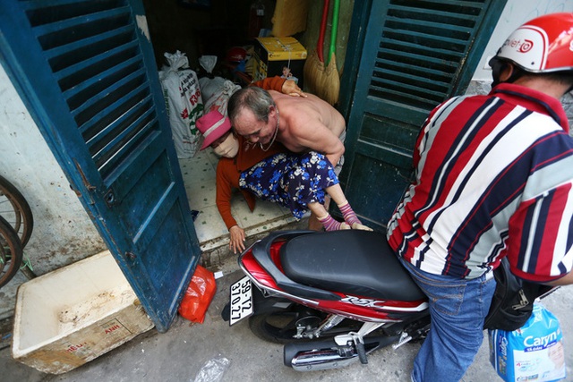 Bô lão vé số mùa Covid-19: Ba má ở Sài Gòn tiền lớn không có, chứ cơm rau người ta cho có thể sống qua ngày - Ảnh 18.