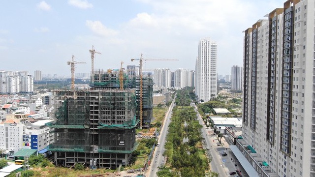 Ken đặc chung cư trên con đường ngoại ô Sài Gòn nhìn từ trên cao - Ảnh 15.