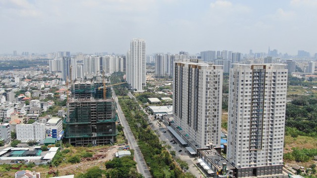 Ken đặc chung cư trên con đường ngoại ô Sài Gòn nhìn từ trên cao - Ảnh 4.