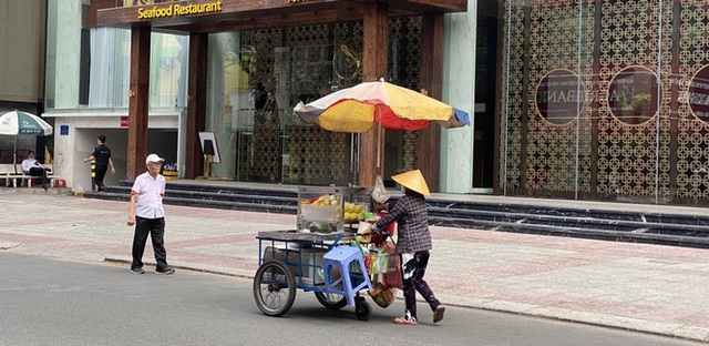 TPHCM thí điểm mở cửa ngành kinh doanh ít nguy cơ lây nhiễm COVID-19 - Ảnh 2.