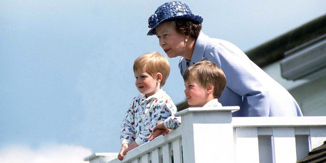 Nữ hoàng Elizabeth II: Từ công chúa sinh ra trong nhung lụa trở thành người phụ nữ quyền lực truyền cảm hứng cho hàng triệu trái tim - Ảnh 35.
