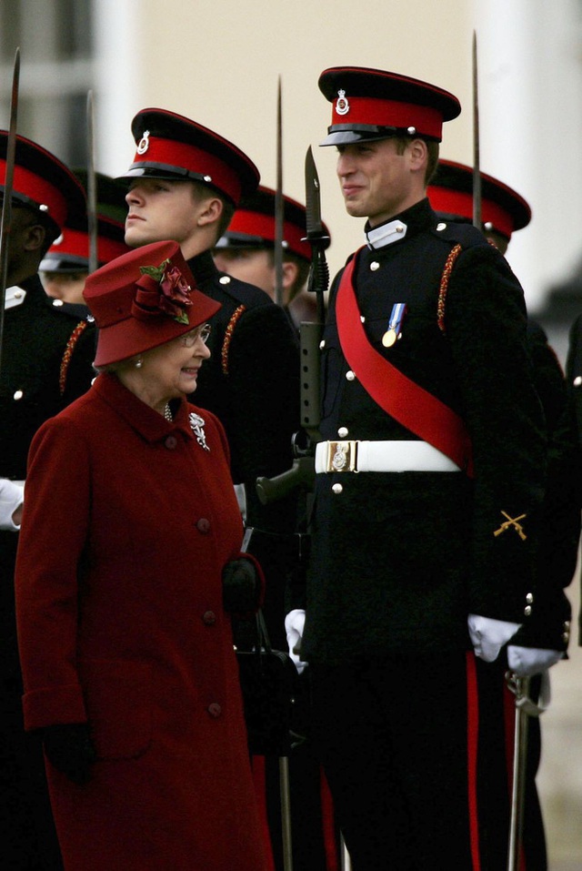 Nữ hoàng Elizabeth II: Từ công chúa sinh ra trong nhung lụa trở thành người phụ nữ quyền lực truyền cảm hứng cho hàng triệu trái tim - Ảnh 37.
