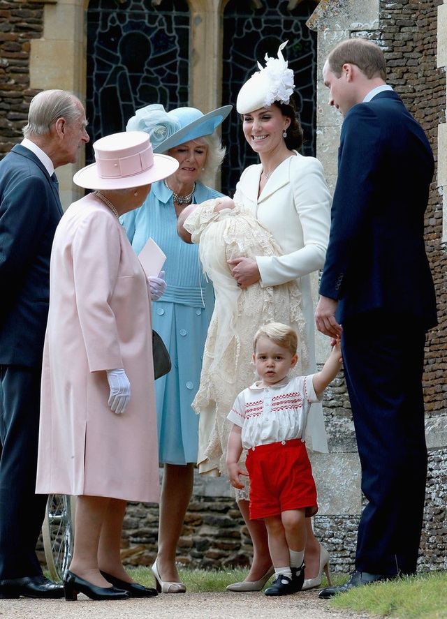 Nữ hoàng Elizabeth II: Từ công chúa sinh ra trong nhung lụa trở thành người phụ nữ quyền lực truyền cảm hứng cho hàng triệu trái tim - Ảnh 38.
