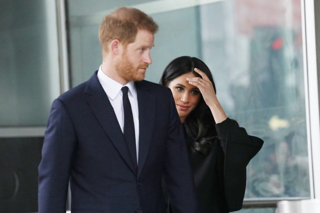 Vợ chồng Meghan Markle bị đòi trả lại số tiền 70 tỷ đồng cho người dân Anh sau khi lỗi hẹn gần 1 tháng, bất ngờ nhất là động thái của hoàng gia Anh - Ảnh 2.