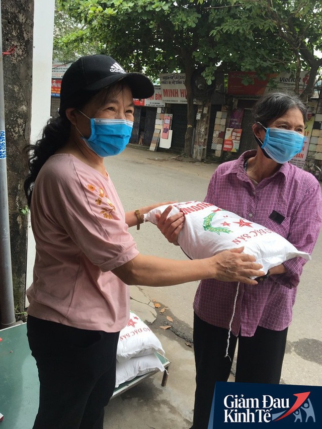 Gặp người chủ trọ ở Hà Nội tặng gạo, nước mắm cho khách thuê mùa dịch Covid-19 - Ảnh 5.