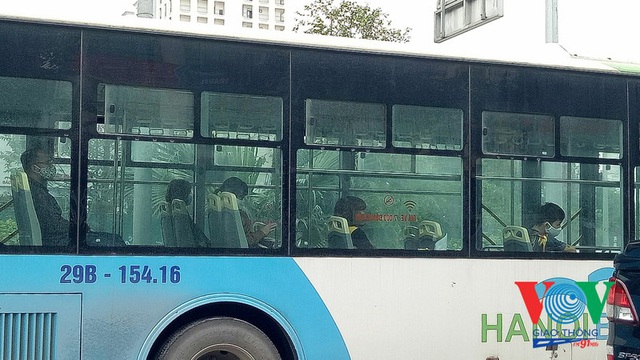 Xe buýt Hà Nội hoạt động thế nào trong những ngày đầu giảm giãn cách? - Ảnh 13.