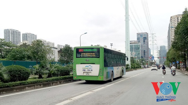 Xe buýt Hà Nội hoạt động thế nào trong những ngày đầu giảm giãn cách? - Ảnh 16.