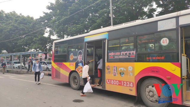 Xe buýt Hà Nội hoạt động thế nào trong những ngày đầu giảm giãn cách? - Ảnh 6.