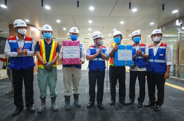 Chủ tịch UBND TP.HCM thị sát ga ngầm Metro gửi lời cảm ơn tới các kĩ sư Nhật Bản - Ảnh 14.