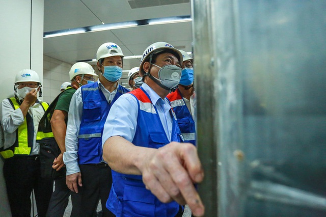Chủ tịch UBND TP.HCM thị sát ga ngầm Metro gửi lời cảm ơn tới các kĩ sư Nhật Bản - Ảnh 6.