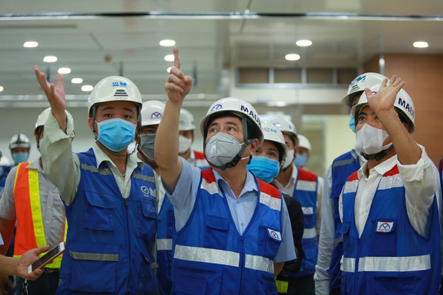 Chủ tịch UBND TP.HCM thị sát ga ngầm Metro gửi lời cảm ơn tới các kĩ sư Nhật Bản - Ảnh 8.