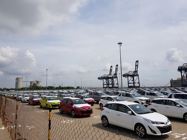 Ôtô nhập khẩu về Việt Nam trong tháng 4 tiếp tục lao dốc, giảm 50% so với tháng trước - Ảnh 1. Ôtô nhập khẩu về Việt Nam trong tháng 4 tiếp tục lao dốc, giảm 50% so với tháng trước - Ảnh 1.