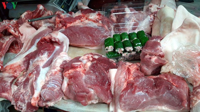 Khâu trung gian chiếm đến 40% giá thành thịt lợn - Ảnh 1.
