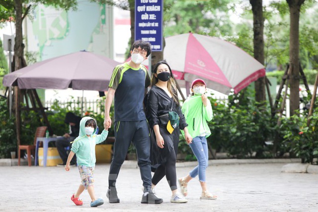 Hà Nội: Đóng cửa công viên, nhiều người dân vẫn ra đường tập thể dục - Ảnh 7.
