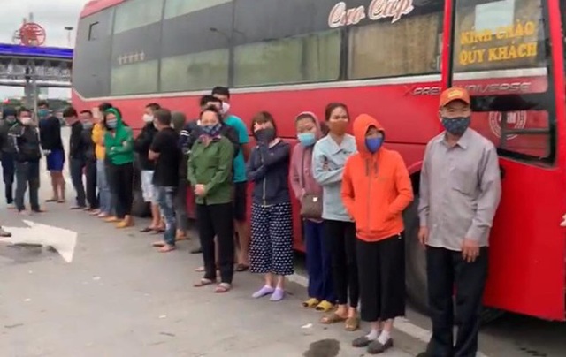 Phớt lờ lệnh cấm, xe khách chở 30 người từ Sài Gòn ra Hà Nội - Ảnh 1.
