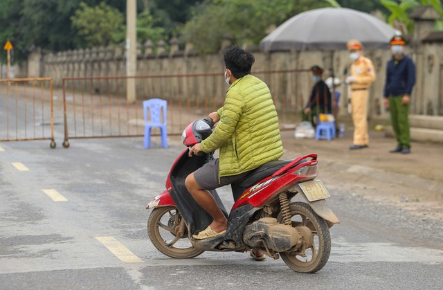 Phong toả khu vực có ca bệnh Covid-19 sau 23 ngày trở về từ Bệnh viện Bạch Mai - Ảnh 8.