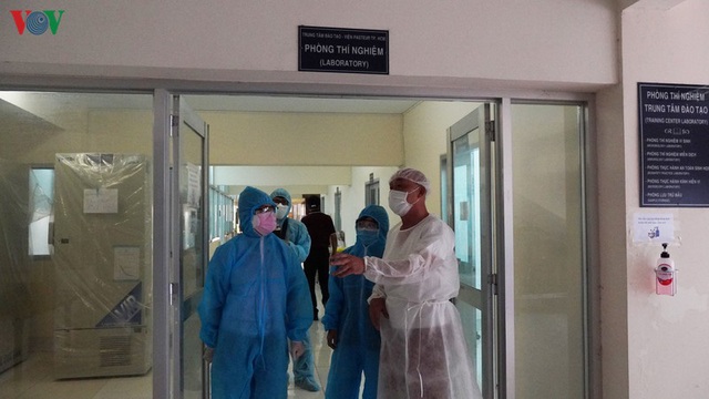 Ảnh: Bên trong khu xét nghiệm virus SARS-CoV-2 ở Viện Pasteur TP.HCM - Ảnh 1.