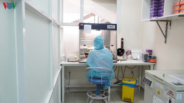 Ảnh: Bên trong khu xét nghiệm virus SARS-CoV-2 ở Viện Pasteur TP.HCM - Ảnh 11.