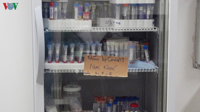 Ảnh: Bên trong khu xét nghiệm virus SARS-CoV-2 ở Viện Pasteur TP.HCM - Ảnh 8.