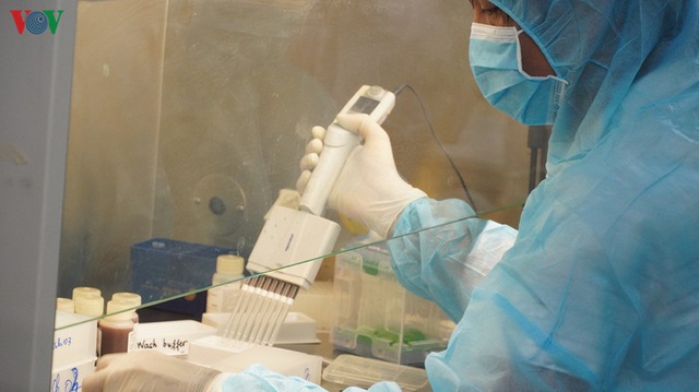 Ảnh: Bên trong khu xét nghiệm virus SARS-CoV-2 ở Viện Pasteur TP.HCM - Ảnh 10.