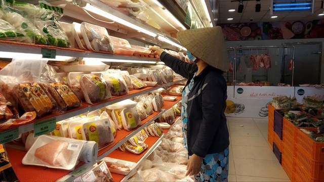 Chợ, siêu thị ở TP HCM đông vui trong 2 ngày nghỉ lễ - Ảnh 2.