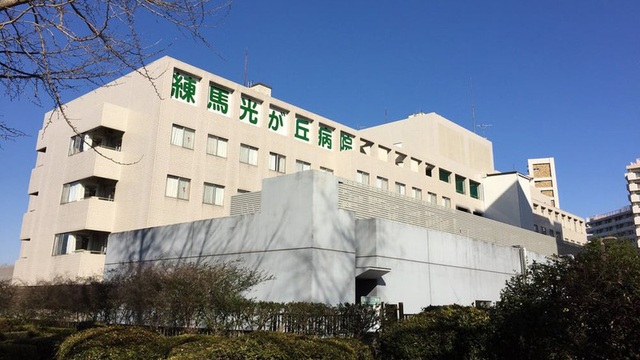 Nhật Bản có hơn 15.000 ca mắc Covid-19, bệnh viện ở Tokyo quá tải - Ảnh 1.