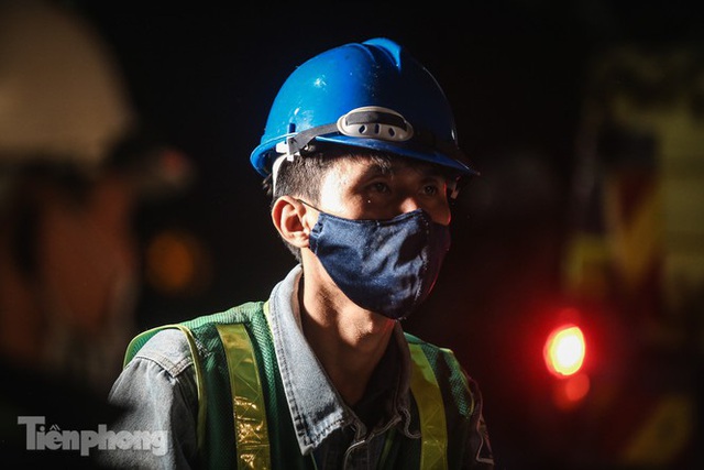 Lặng lẽ mưu sinh giữa chợ, ven hồ trong kỳ nghỉ lễ - Ảnh 11. Lặng lẽ mưu sinh giữa chợ, ven hồ trong kỳ nghỉ lễ - Ảnh 11.