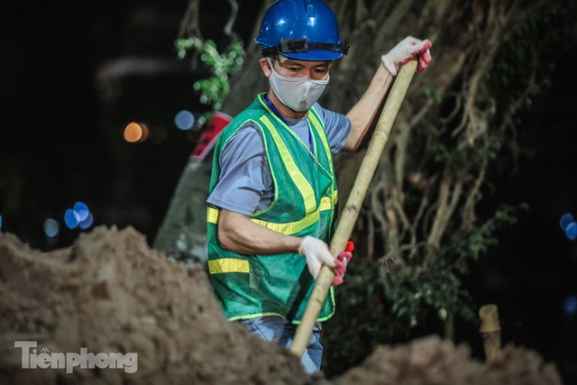 Lặng lẽ mưu sinh giữa chợ, ven hồ trong kỳ nghỉ lễ - Ảnh 8. Lặng lẽ mưu sinh giữa chợ, ven hồ trong kỳ nghỉ lễ - Ảnh 8.