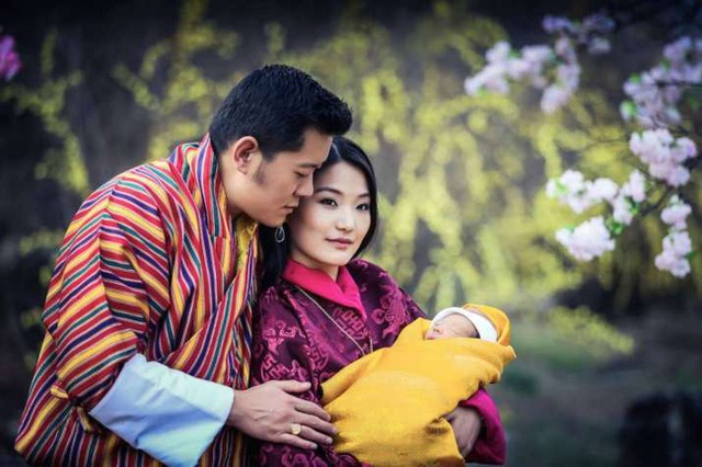Hoàng hậu vạn người mê Bhutan: Người mẹ coi việc nuôi dưỡng con giống như chăm một cây xanh, tưởng chừng đơn giản nhưng không phải ai cũng làm được - Ảnh 1.