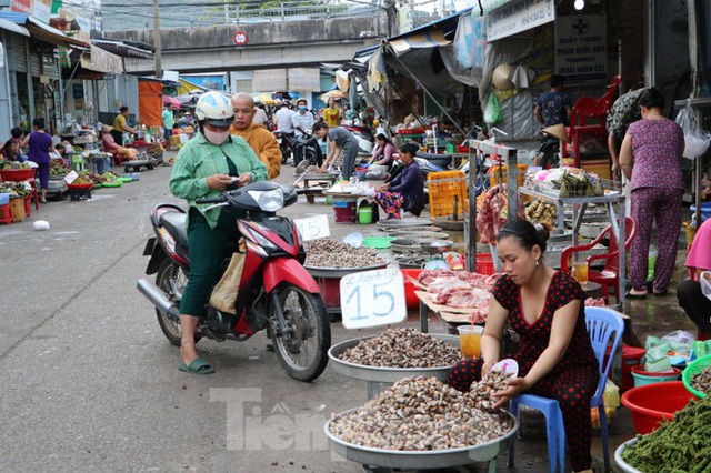 Chợ lớn nhất Phú Quốc nhộn nhịp sau giãn cách xã hội - Ảnh 18.