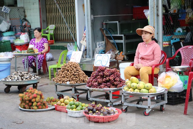 Chợ lớn nhất Phú Quốc nhộn nhịp sau giãn cách xã hội - Ảnh 19.