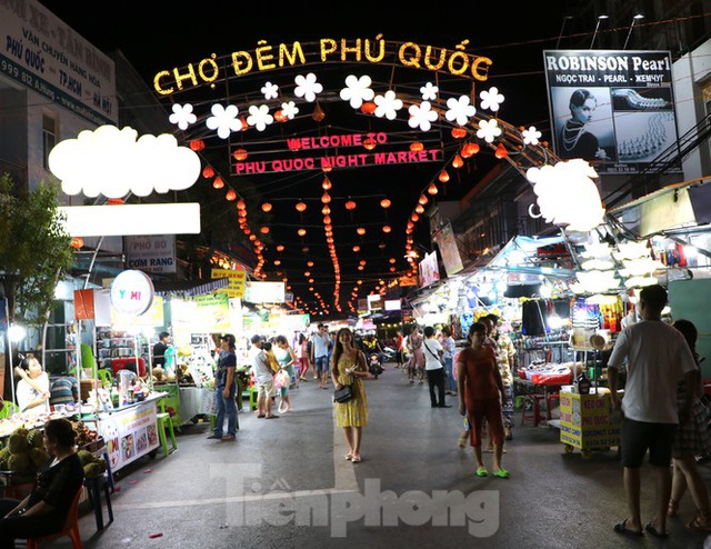 Chợ lớn nhất Phú Quốc nhộn nhịp sau giãn cách xã hội - Ảnh 20.