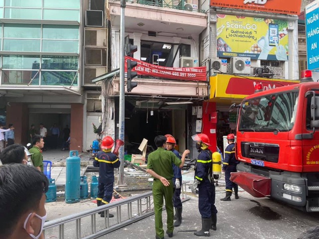 Hà Nội: Nổ bình gas tại quán gà rán giữa phố cổ khiến 3 người nhập viện, nhiều người hoảng loạn - Ảnh 3.