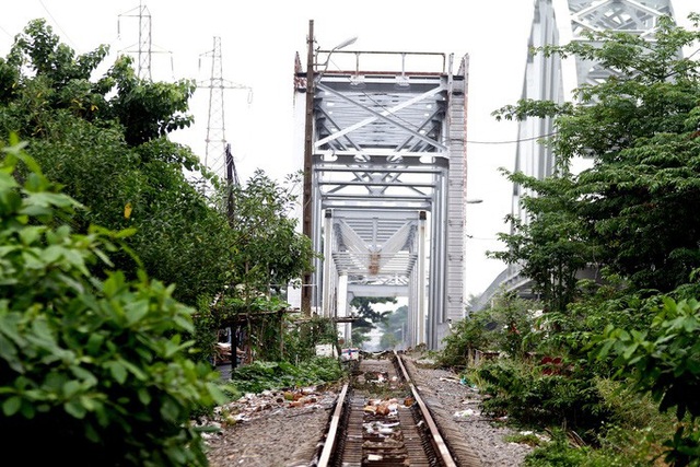  Những nhát búa đầu tiên tháo dỡ cầu trăm tuổi bắc qua sông Sài Gòn  - Ảnh 5.